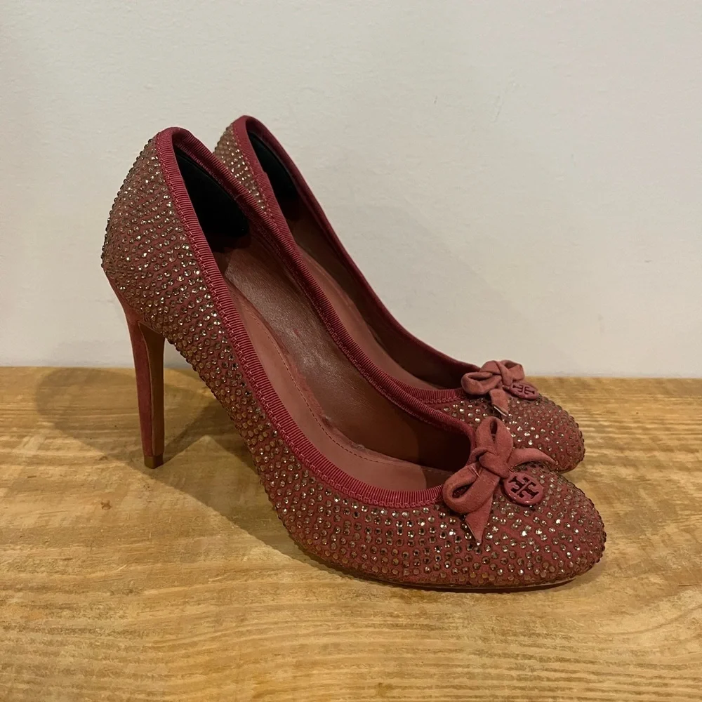 Tory Burch Phoenix Charm Logo Pumps Size 7.5M Pave Crystal‎ Conceria Cameo Shoes